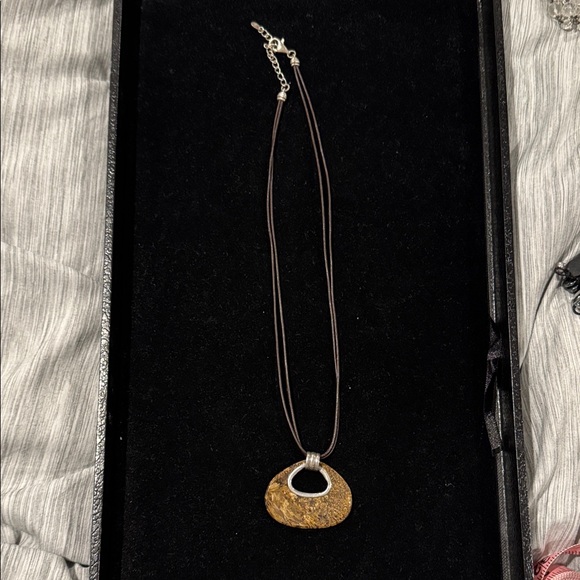 Elegant Brown Pendant Necklace - Picture 1 of 1